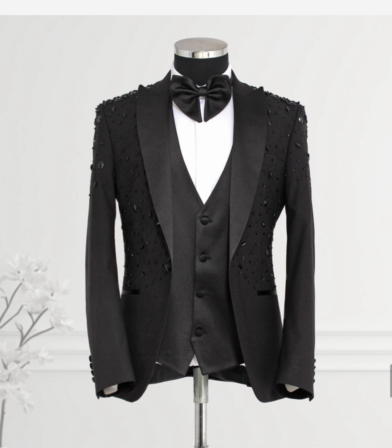 The Obsidian Royale Tuxedo – Satin Edition