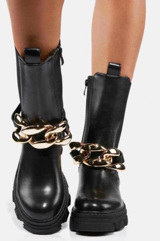 Rough girl chain boot