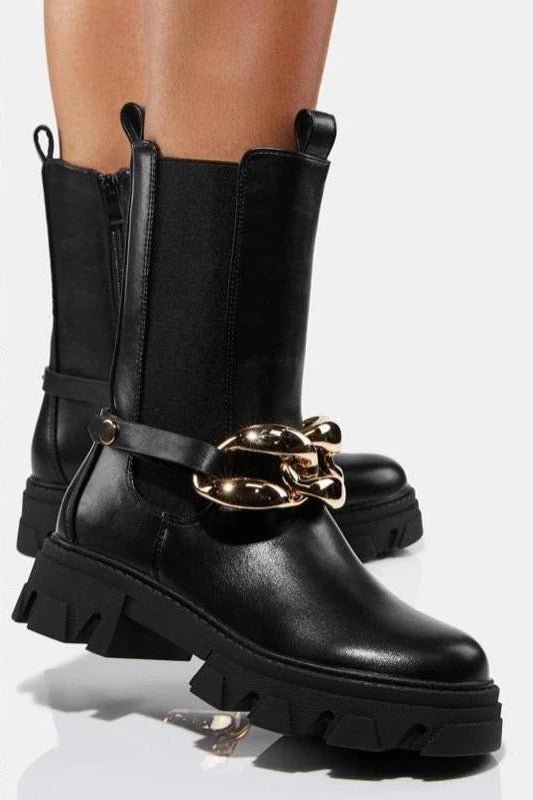 Rough girl chain boot